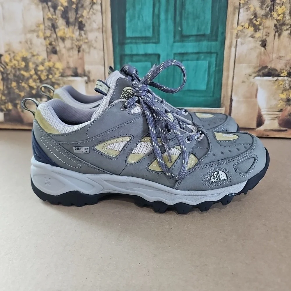 The North‎ Face WOMEN'S ULTRA GORE-TEX® SURROUND MID Light Hiking Shoe Boot 9.5
